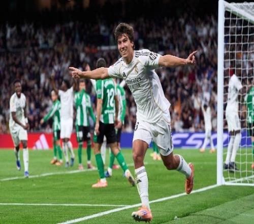 超级世界波！贡萨洛双响炮，皇马生涯首次，姆巴佩激动鼓掌