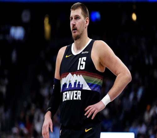 惨败东部鱼腩，当家球星受伤倒下！西部彻底乱套，MVP悬念来了