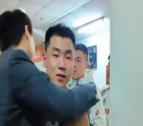 胜同曦更衣室！邱彪克里斯通道迎接全队，陈林坚怒吼，氛围感拉满
