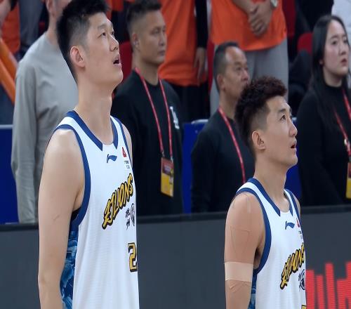 CBA疯狂一夜！广东被3分压哨绝杀，广厦22分惨败，大黑马冲上榜首