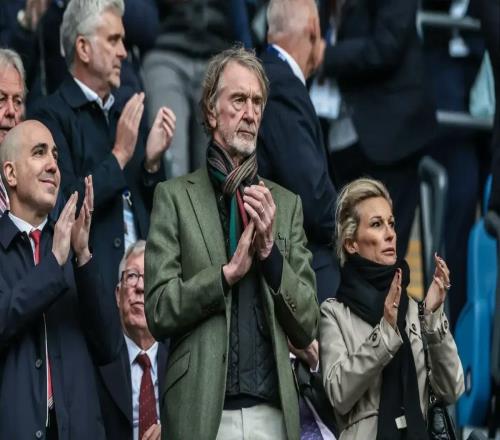 记者：拉爵严重依赖其他高层，曼联内部分歧已持续一段时间