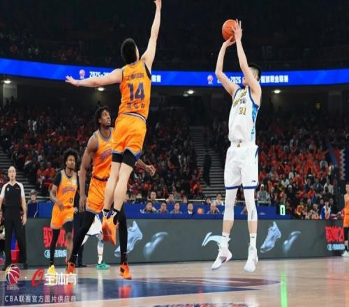 浙江方兴渡客场遭遇上海久事挫败胡金秋贡献22分4篮板朱俊龙遗憾伤退_CBA直播