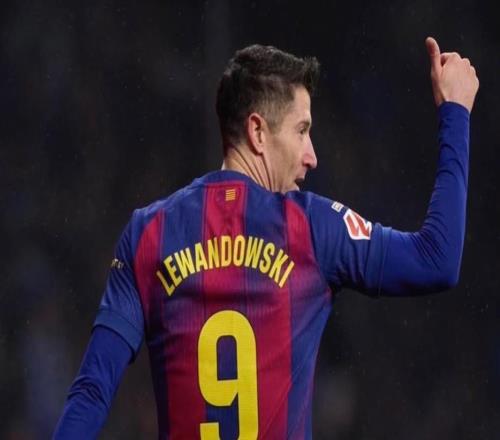 记者:利雅得新月已向巴萨提议将莱万加入坎塞洛的交易