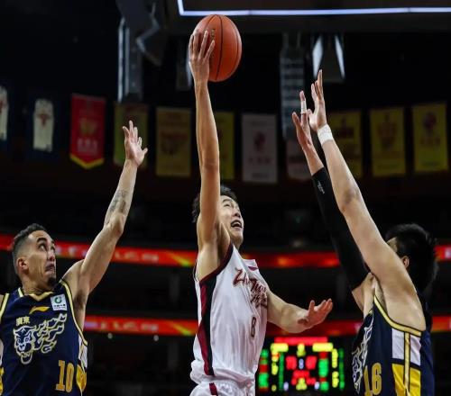 广东遭浙江绝杀风波发酵，杜锋深夜检讨反思3大问题，4人不及格