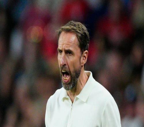 记者：英力士不找经理或教练，而是索斯盖特那样言听计从的人