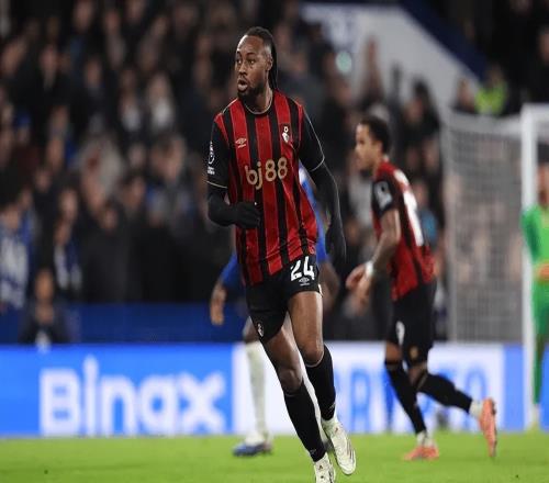 从英超第二滑落至降级区：卖主力“后遗症”发作，还是赛程太难