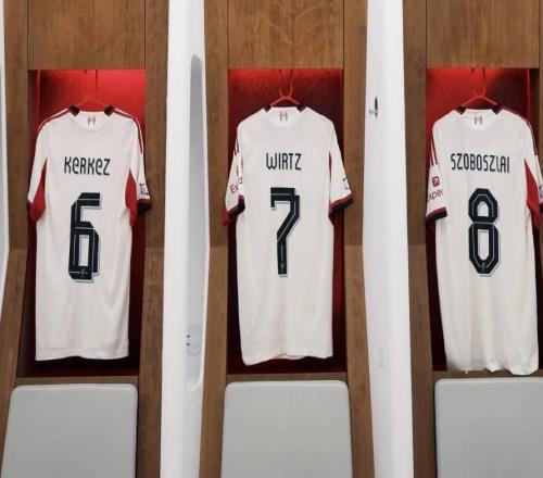 利物浦官方：球队将在对阵阿森纳时身穿白色的客场球衣