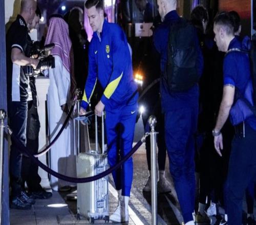 世体：特狮的伤和之前的背伤无关，伤势不严重但无法完成训练