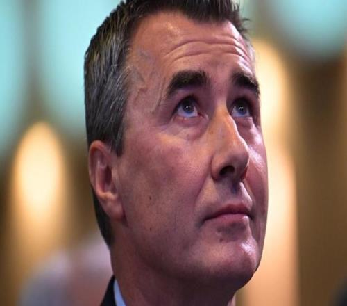 队报：罗塞尼尔成为蓝军新帅后，白学堡球迷要求主席立即下台