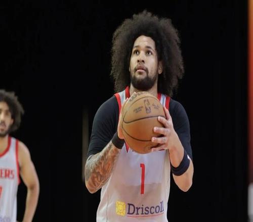 进攻效率一般，失误数爆炸，前火箭老熟人还是缺乏足够的竞争力