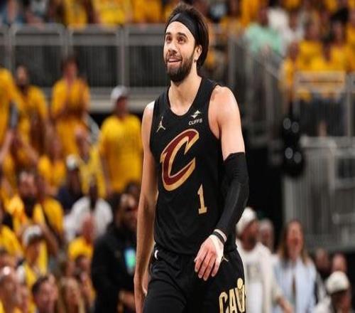 官宣：骑士前锋斯特鲁斯因左脚手术恢复仍将至少再缺席一个月