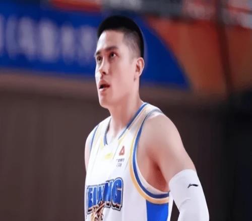 北京8883宁波1喜3忧！小外抵达并接触麦基，陈盈骏因伤太低迷！