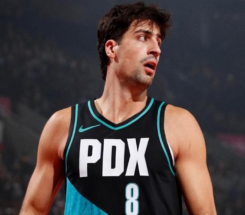 SGA轰46+6+6仍无缘今日最佳！对不起，你碰到杨瀚森队友了