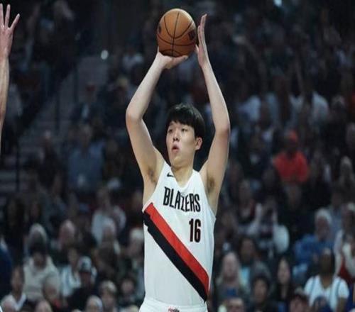 开拓者激战火箭！杨瀚森又中3分阿夫迪亚生猛杜兰特稳健输出