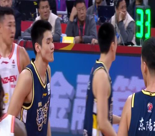 看了王洪泽不敢投篮被杜锋骂哭的名场面,才发现,阿旺到底强在哪