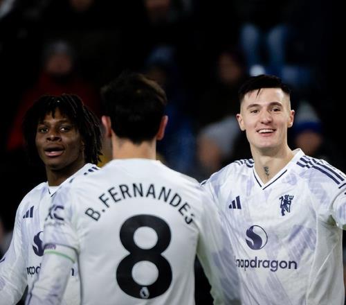 22！B费复出助攻谢什科破3个月球荒+双响难救主曼联爆冷3连平