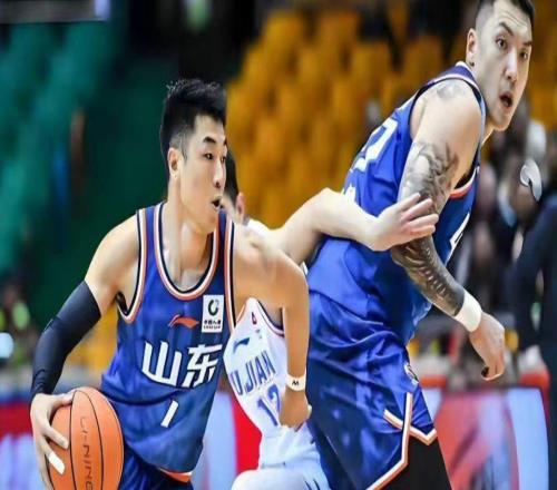 山东男篮翻译怒扇自己5个耳光，被罚2万，冤吗邱彪被罚款6万