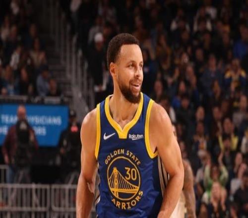 制胜球价值千金！37岁库里又成勇士定海神针轰31+7+7击退扬尼斯