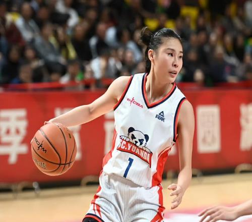 泪目！中国女篮30岁关键女王重回巅峰轰25+5+9，宫鲁鸣需重用她