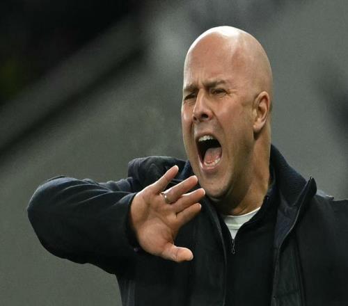 斯洛特怒了！回击利物浦“踢得无聊”指责，直言锋线缺人难进攻