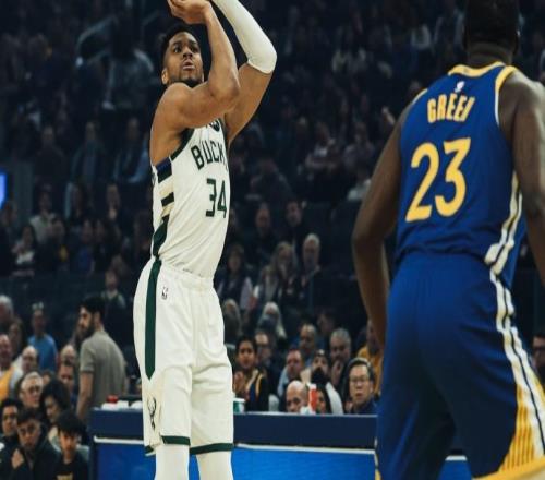 库里31+7+7，勇士击溃雄鹿！字母哥空砍34分，一战能明白四件事