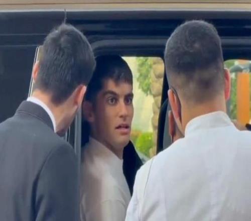 记者：弗里克取消了巴萨今天的训练，球员们前往吉达观光