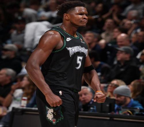 三喜临门!史诗级里程碑达成:爱德华兹致敬科比!