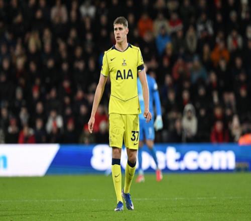 电讯报热刺想留住范德芬却被球员不满闹得一团糟弗兰克对此无能为力_英超直播