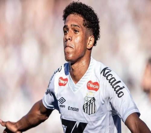 每体：巴萨已放弃引进桑托斯左后卫索萨，球员接近转会热刺