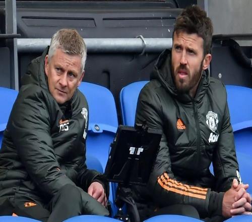 天空：曼联已与索帅和卡里克会面，范尼也曾在候选名单中