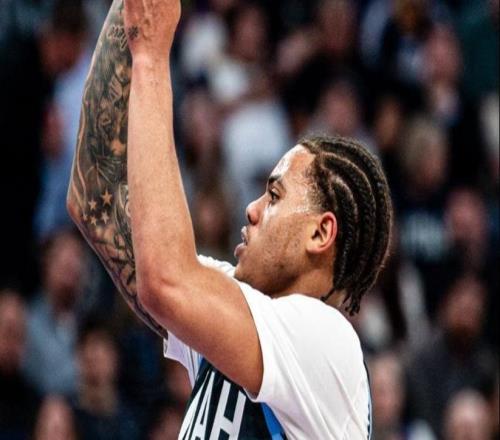 独行侠被逆转!马卡33+7浓眉又受伤,状元26+10+8,克莱爆发尽力