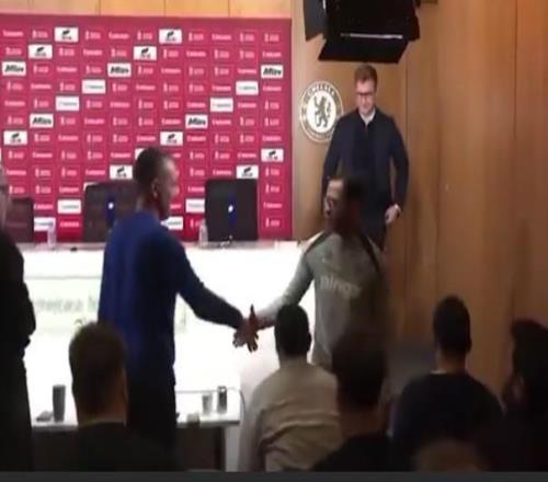 有风度，罗塞尼尔在切尔西首场发布会前与在场所有记者一一握手