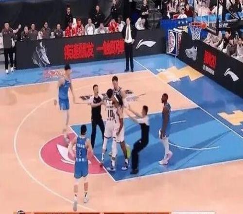 主教练+国手缺阵，照样绝杀北京