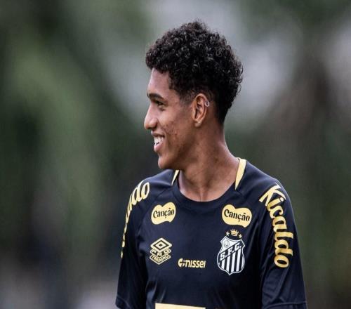 记者：桑托斯与热刺谈得很顺利，索萨将飞往伦敦