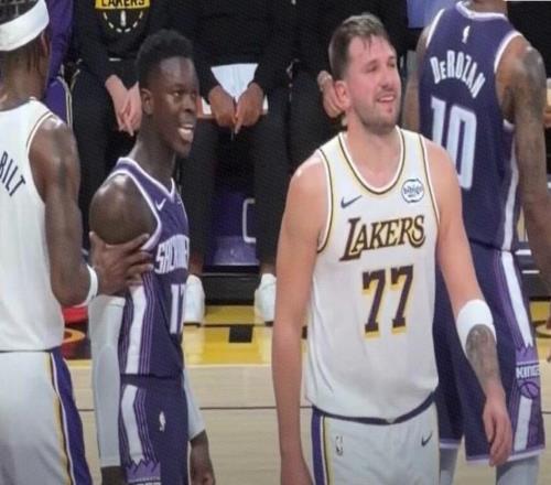 记者：施罗德找到东契奇说“你不能在场上叫我碧池后就装没事人”