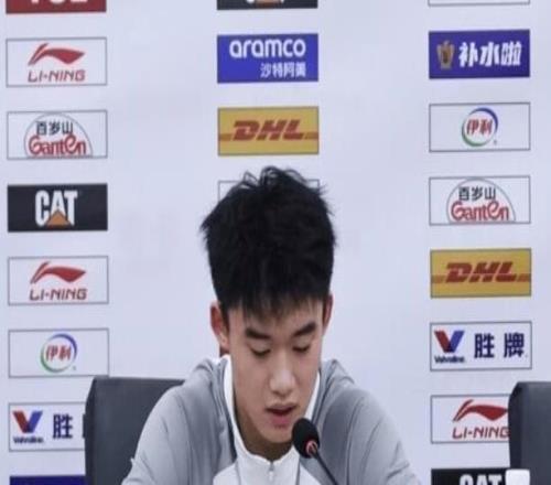 人心散了！20分惨败，45岁少帅发布会惜字如金，付政浩帅位危矣