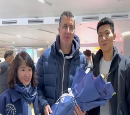 新疆男篮新教练,今晚起正式执教!