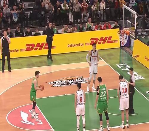 辽宁被广东胖揍！亨特低迷威尔斯一人撑进攻奎因无可阻挡