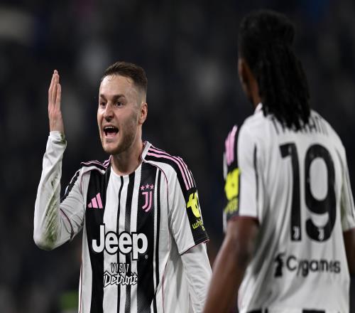 意大利媒体报道尤文图斯对库普梅纳斯的估价至少为4000万欧元，并且要求进行永久转会_意甲直播