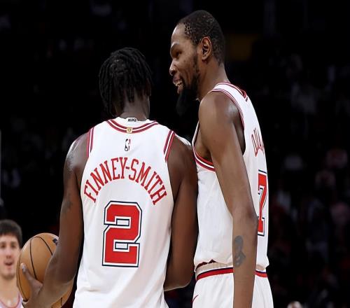 复出后的状态堪称灾难，火箭锋线新援的情况真是令人非常担心