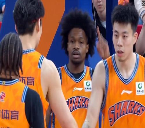 上海男篮力克山西,洛夫顿29+15状态神勇,古德温22+8迪亚洛22分