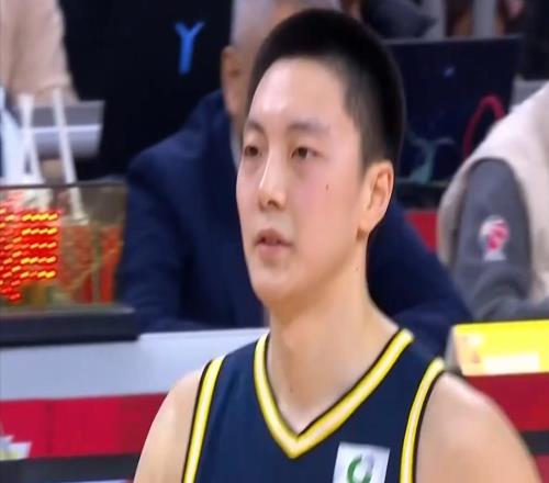 广东大胜辽篮25分!奎因狂砍25分,徐杰胡明轩均0分,看傻杨鸣