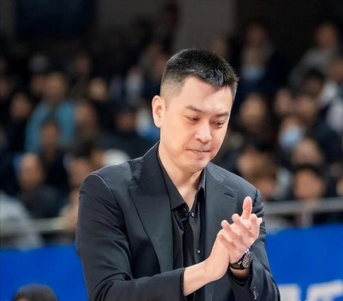 原来他们是杨鸣父母，出身体育世家，难怪儿子能带辽宁男篮三连冠