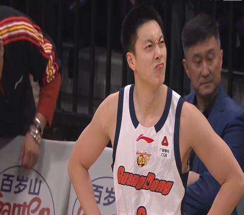 3外轰71广东30分大胜辽宁！5人满分徐胡躺赢，杜锋让杨鸣颜面尽失