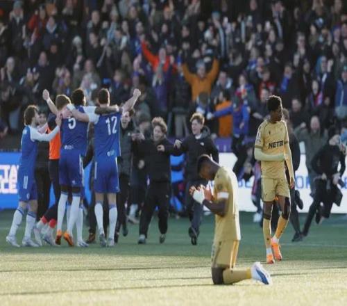 英超黑马崩盘！足总杯遭业余队淘汰曼联绯闻新帅气炸了