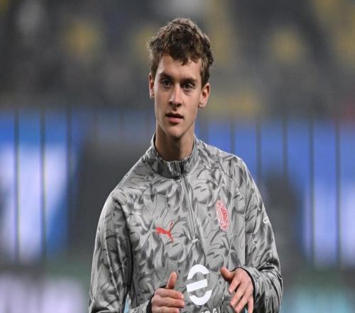 意媒：阿贾克斯租借小伊布的买断费为350万欧元