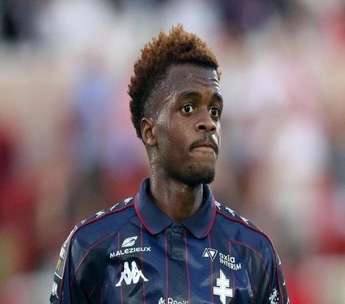 队报:西汉姆对梅斯中场杜尔感兴趣,但其700万欧报价已被拒