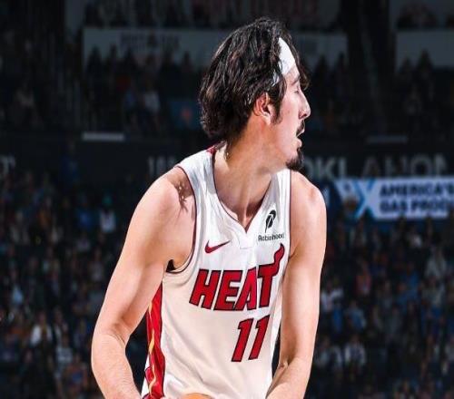 亚历山大29+5+8，阿德巴约打铁希罗复出三战全败，雷霆5连斩热火