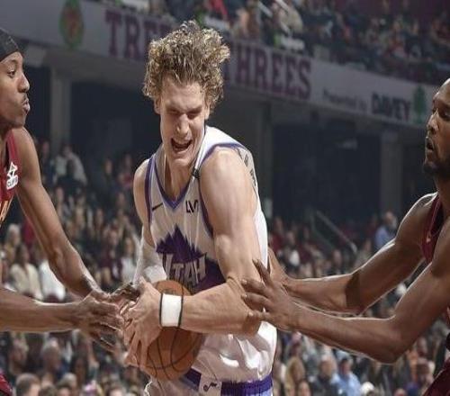 乔治32+9马尔卡宁28+12爵士客场力克骑士