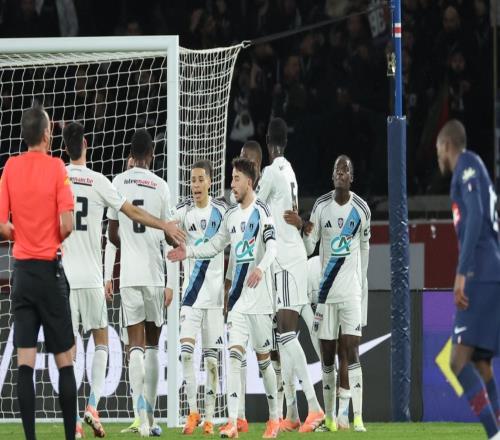 01爆冷！31逆转！疯狂一夜，大巴黎出局，C罗3连败，尤文造惨案